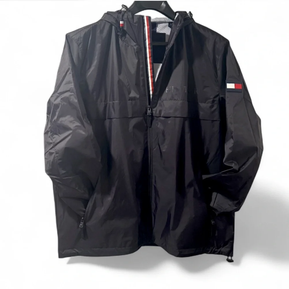 Tommy Hilfiger Black Hooded Rain Jacket/Windbreaker Size Men’s Large (NWT)